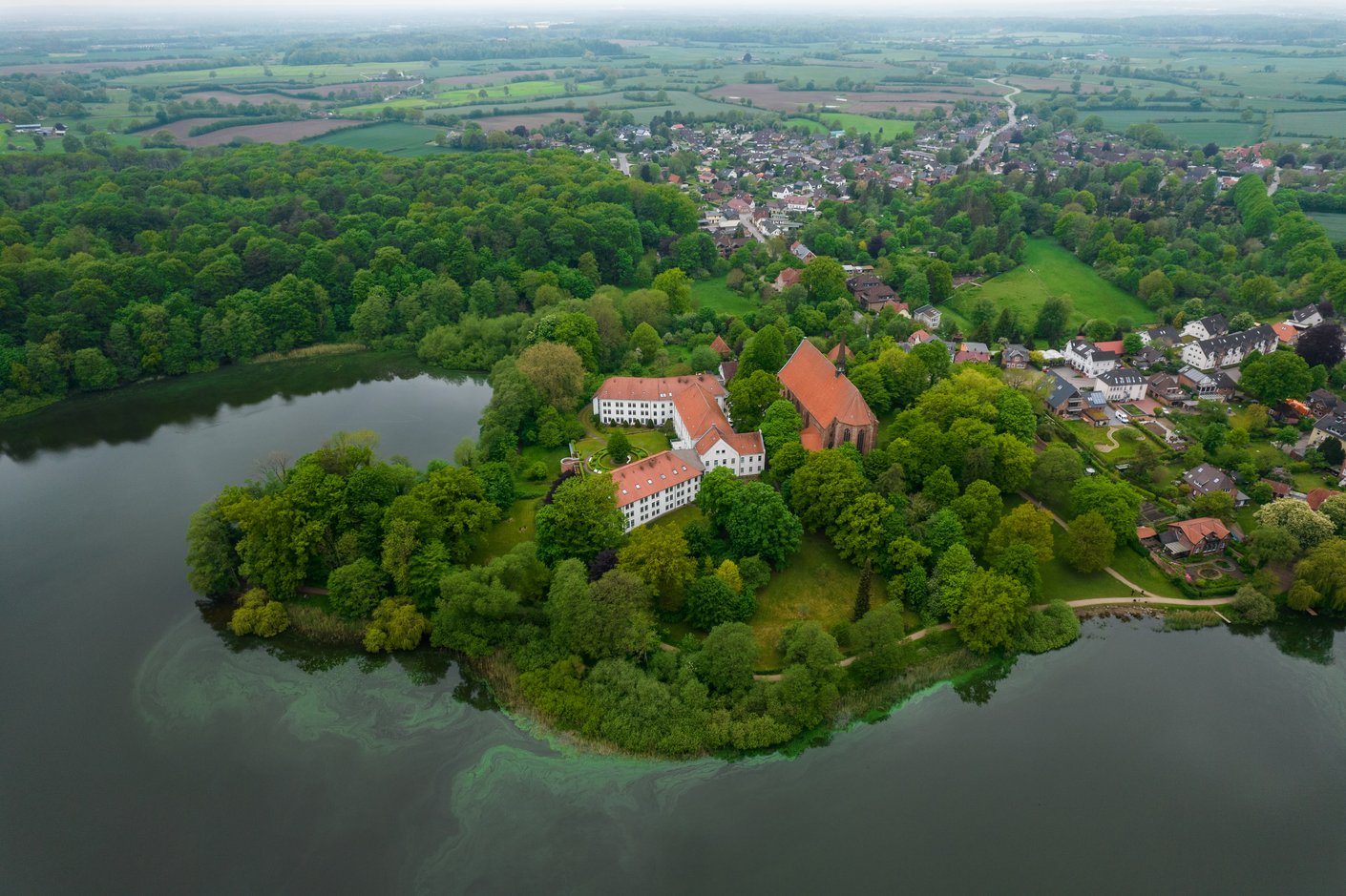 Die Klosterinsel und Bordesholm aus der Luft