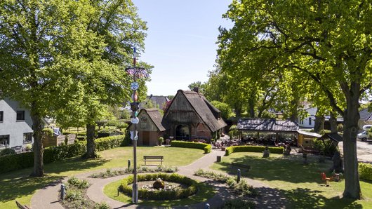 Blick über den Marktplatz und dem Café Altes Rauchhaus