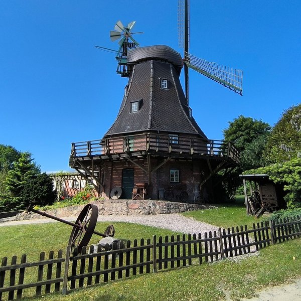 Historische Galerieholländer-Mühle in der Gemeinde Todenbüttel im Amt Mittelholstein