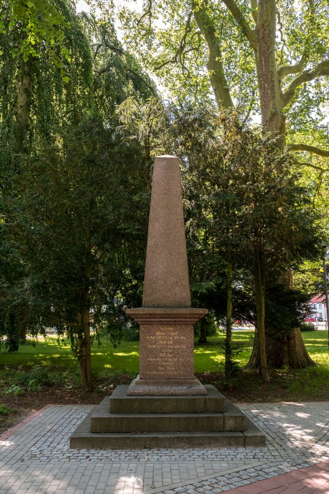 Denkmal im Stadtpark Rendsburg Spaziergang durch den Stadtpark